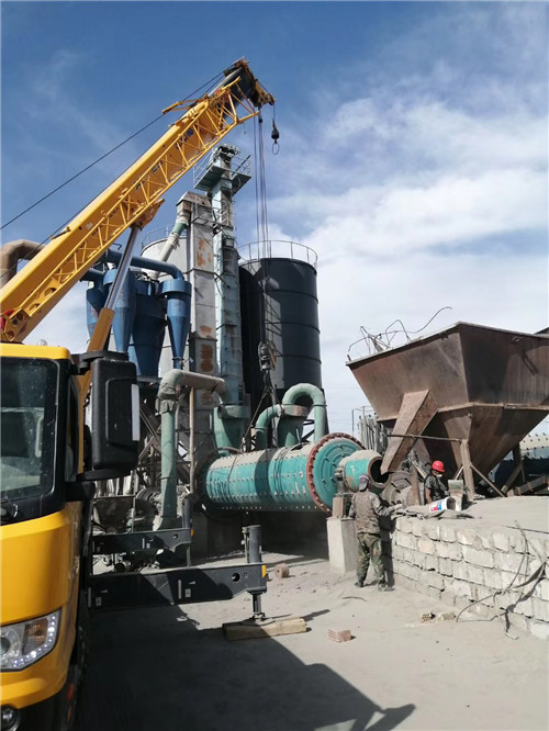 北镇市设备搬运等各类工程项目中，吊车起着关键作用