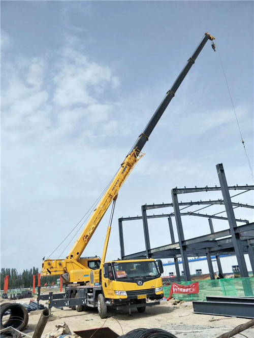 北镇市超高层建筑钢结构吊装案例